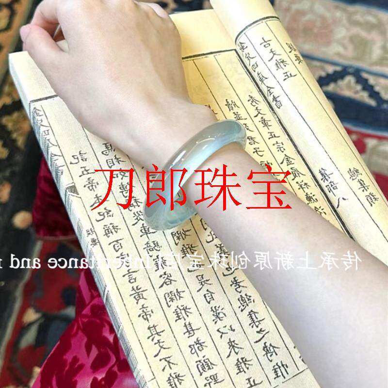 缅甸老坑翡翠色高冰透蓝色水沫玉