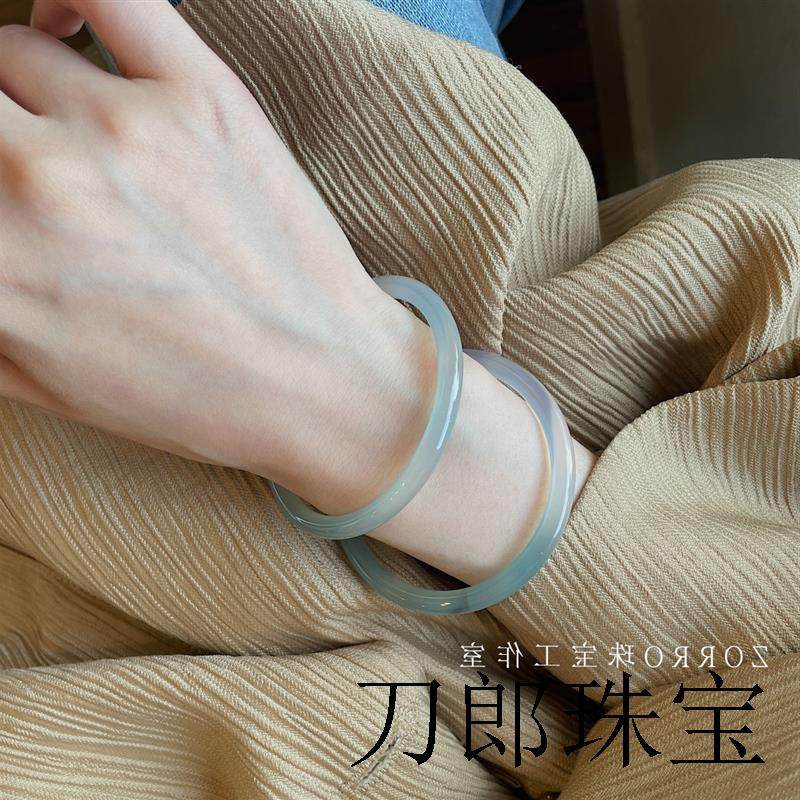 高端冰种玛瑙色油青手镯渐变透亮细美人条玉髓翡翠叮当镯女百搭款