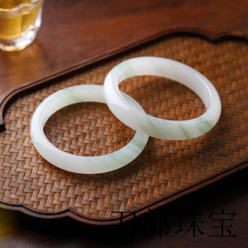 金丝玉女款天山雪翠正圈手镯年轻款扁条冰种翡翠色百搭款飘花镯子