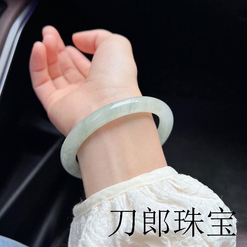 新疆天山翠金丝玉手镯冰种飘花细圆条美人叮当媲美翡翠和田玉气质