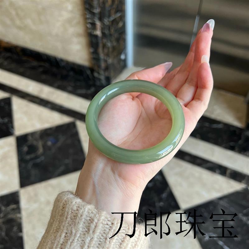 新疆和田玉手镯女款晴水圆条湖水绿玉镯子美人条天然冰种玉髓镯子