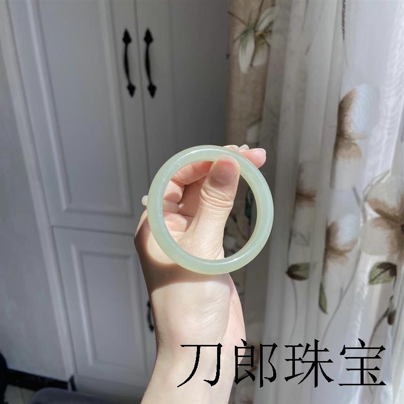 和田玉手镯晴水青白玉扁条新疆宽版玉镯子翡翠玉石少女款手饰百搭