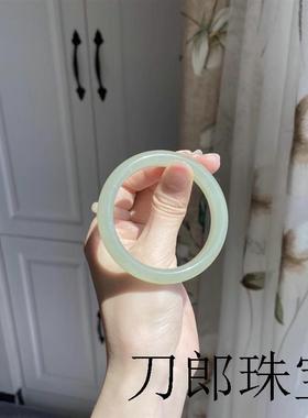 和田玉手镯晴水青白玉扁条新疆宽版玉镯子翡翠玉石少女款手饰百搭