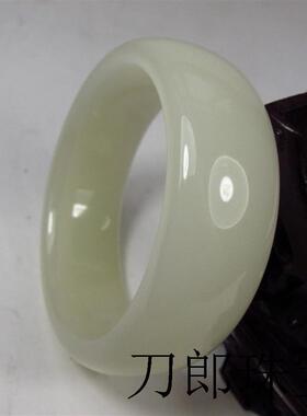 高端新疆和田玉昆仑白玉手镯羊脂级青白玉手镯女款玉镯子精品百搭