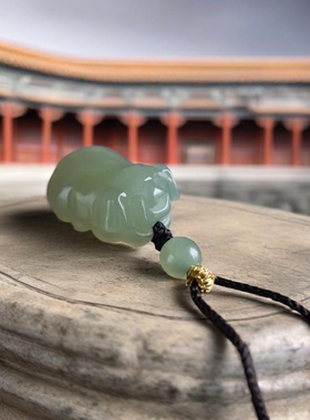 新疆和田玉生肖猪吊坠