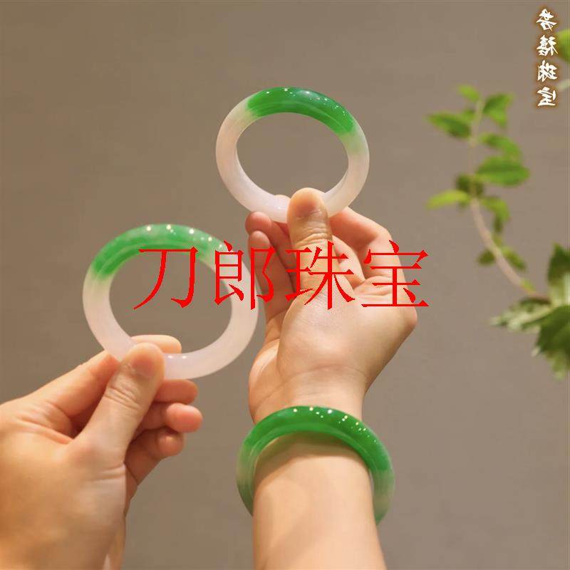 缅甸冰种翡翠色手镯阳绿翠绿白绿水润半山水飘花冰糯女款正圈玉镯
