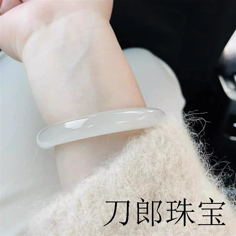冰种飘花扁圆条白玉髓手镯月光玛瑙玉手镯女款翡翠荔枝冻冰透精品