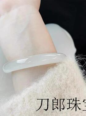 冰种飘花扁圆条白玉髓手镯月光玛瑙玉手镯女款翡翠荔枝冻冰透精品