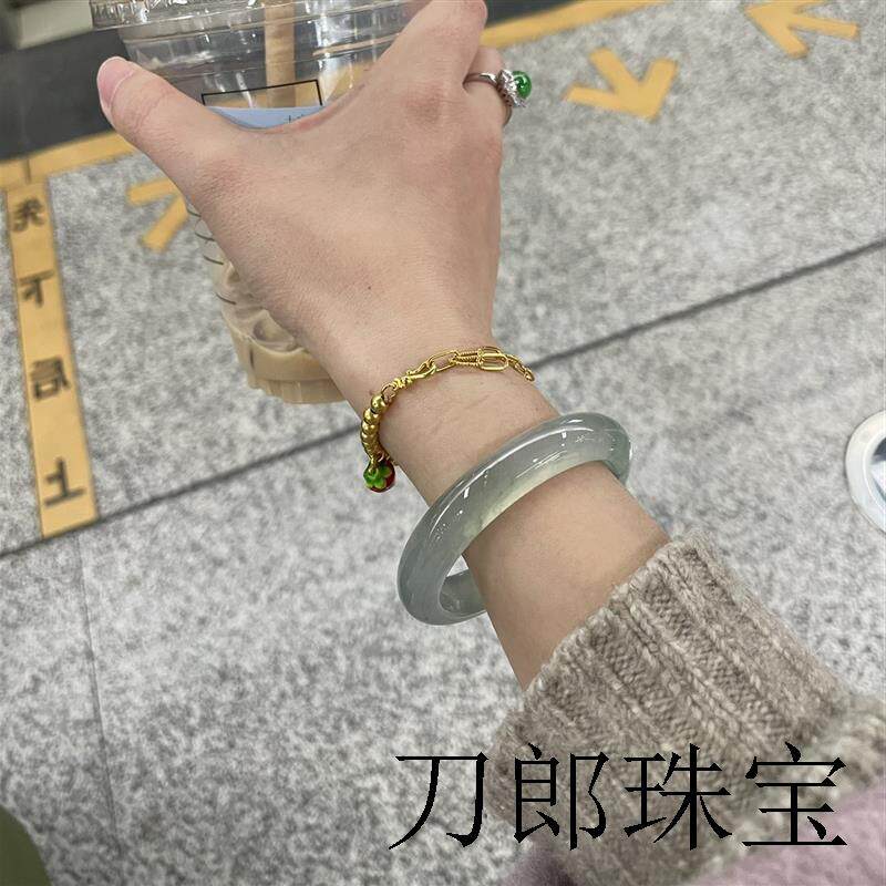 冰种飘绿玉髓玛瑙手镯起胶感飘花玉镯子翡翠色正圈女款送礼品证书
