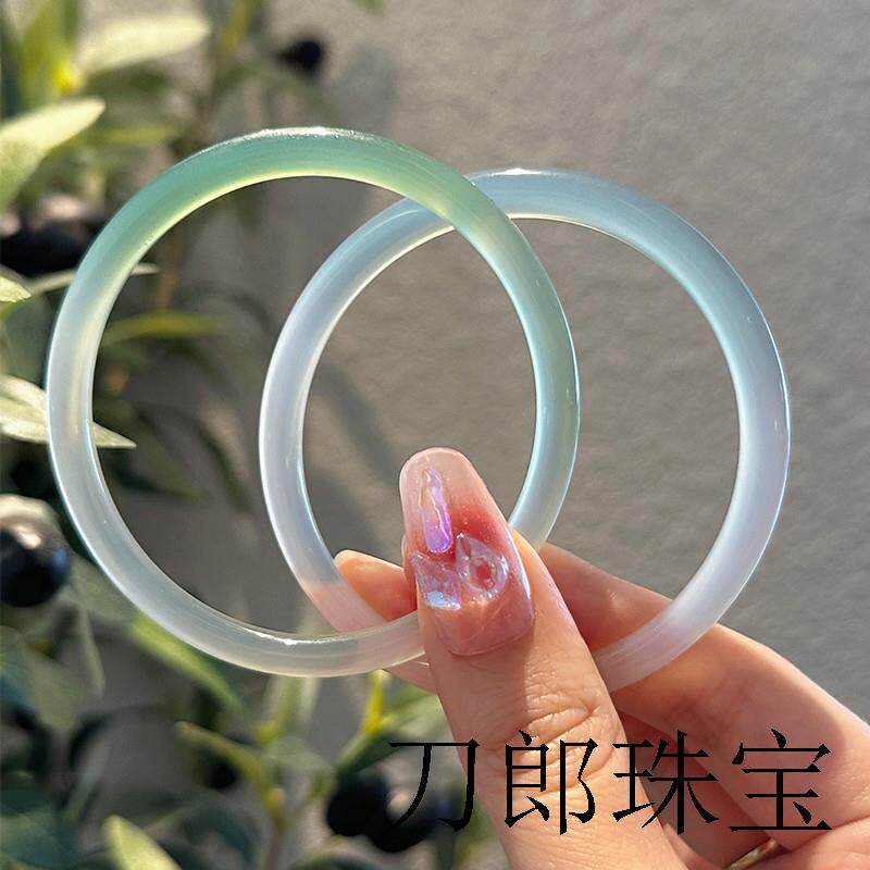 冰种玛瑙手镯女款细圆条玉髓美人镯半山半水渐变透亮飘花叮当镯子