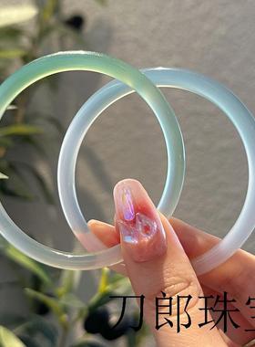 冰种玛瑙手镯女款细圆条玉髓美人镯半山半水渐变透亮飘花叮当镯子
