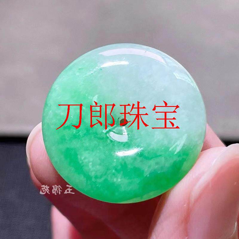 缅甸翡翠色糯种飘绿花男女款白底青玉坠子精美项链饰品平安扣吊坠