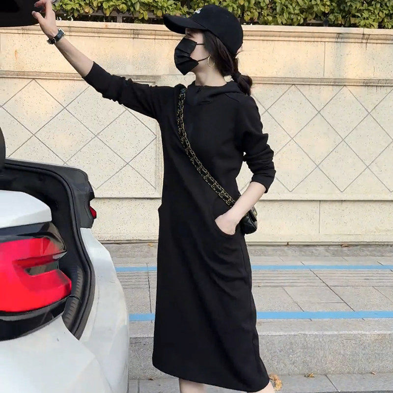 连帽半拉链卫衣连衣裙女2026春季新款时尚休闲显瘦长袖黑色中长裙