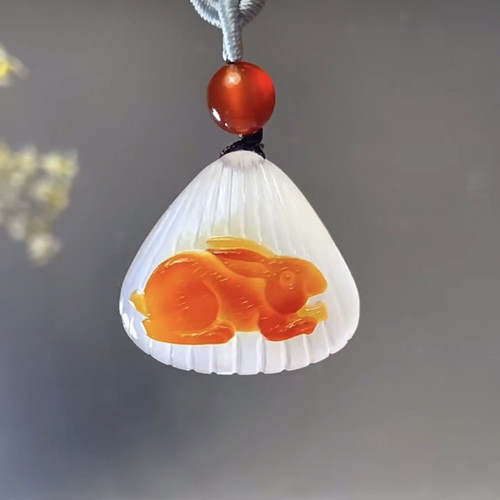 中国工艺天然玛瑙生肖猪吊坠