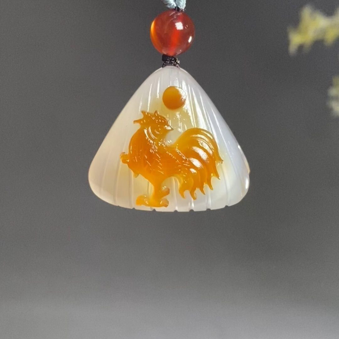 新年礼物定制12生肖掌上明珠天然吊坠玛瑙俏色贝壳挂件纯手工属相