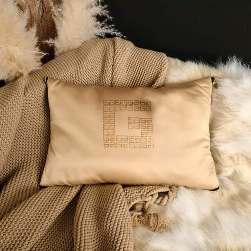 沙发两用载上午休抱午睡毯子汽车轻奢被J客厅枕家用空调二合一春