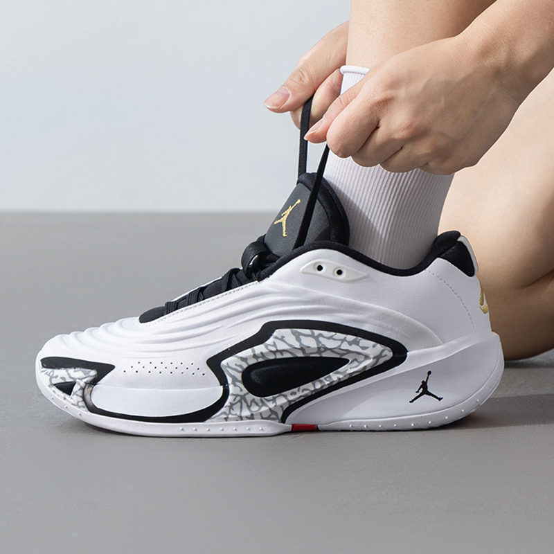 Nike耐克基础款篮球鞋