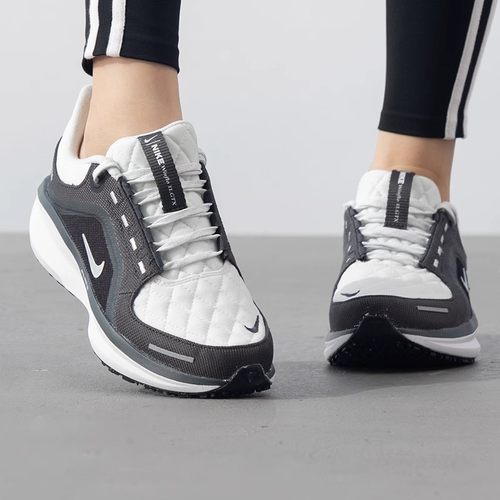 Nike耐克缓震耐磨跑步鞋