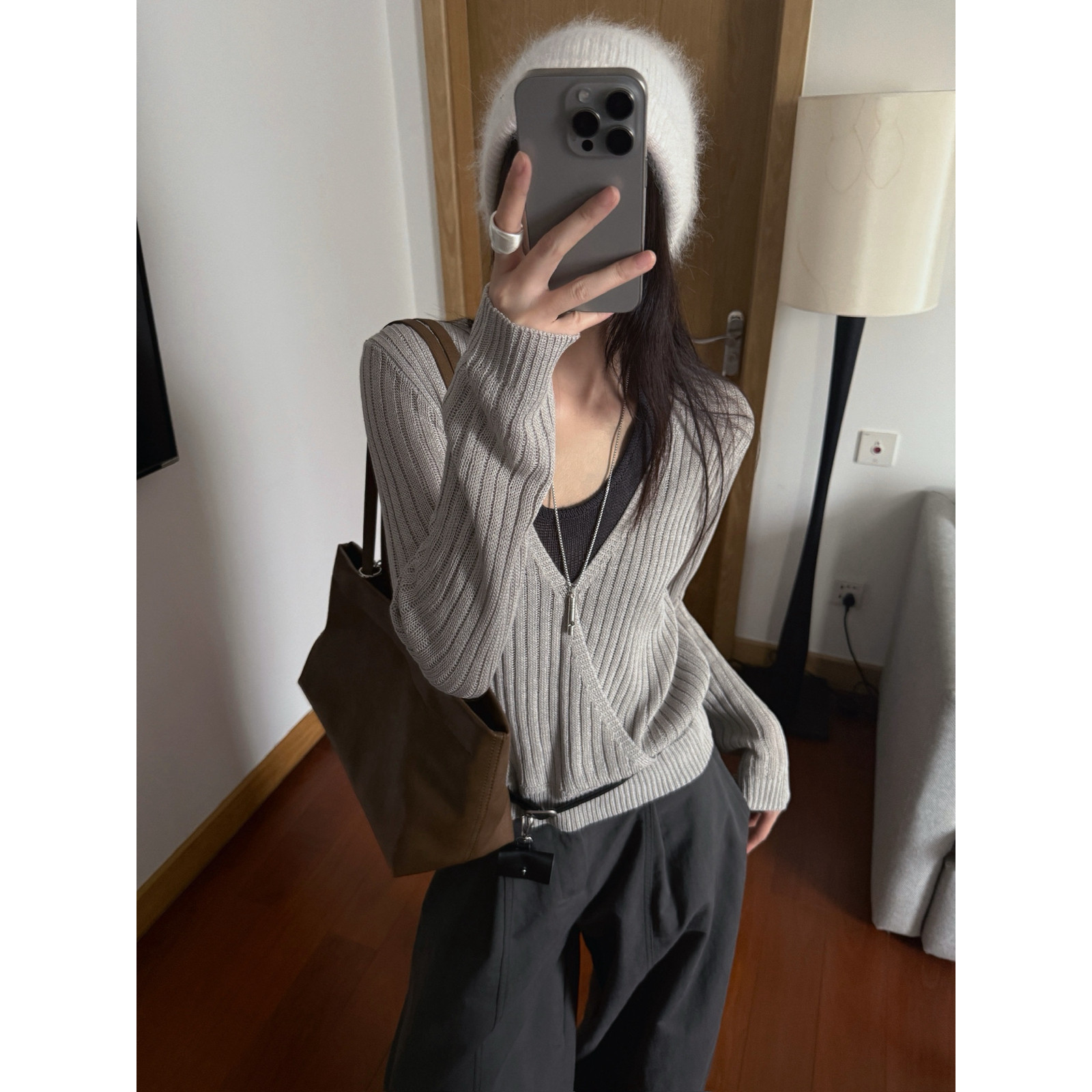 秋冬新品高级时尚优雅修身V领小衫女两件套针织小衫(配腰带)5817
