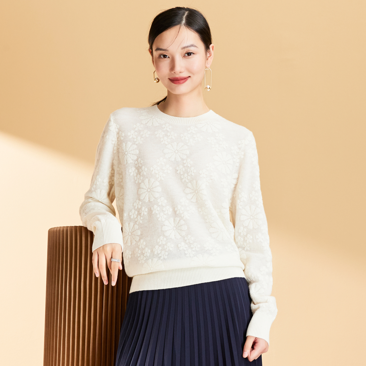 春竹2025秋冬新款宽松保暖气质显瘦圆领软糯风羊毛针织上衣毛衣女