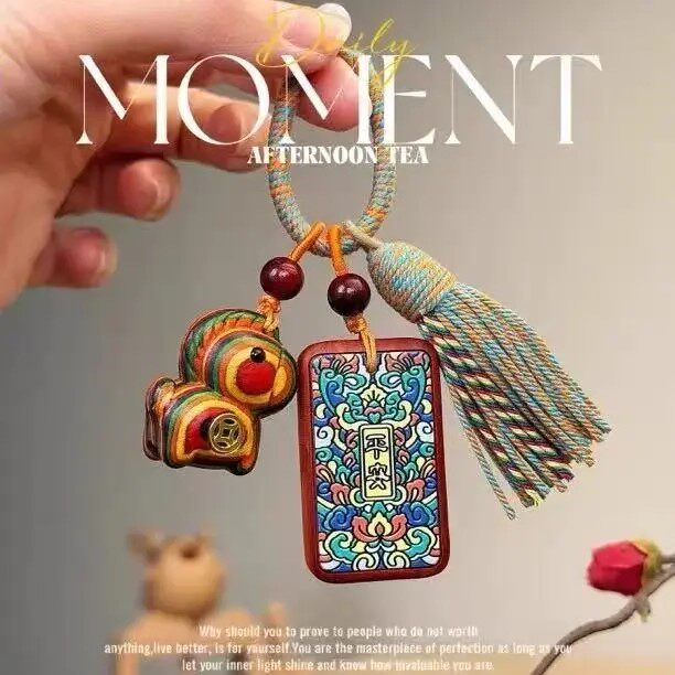 平安顺遂彩虹马创意彩绘平安无事牌钥匙扣背包扣精美挂件节日礼品