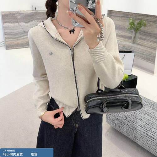 春装女款2026新款漂亮拉链连帽毛衣开衫外套女短款小个子针织上衣