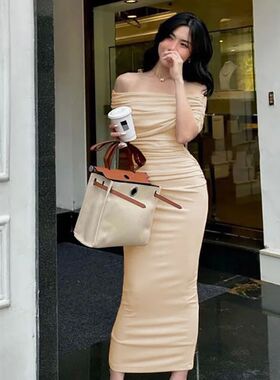 One shoulder pleated slit slim fit dress一字肩缩褶修身连衣裙