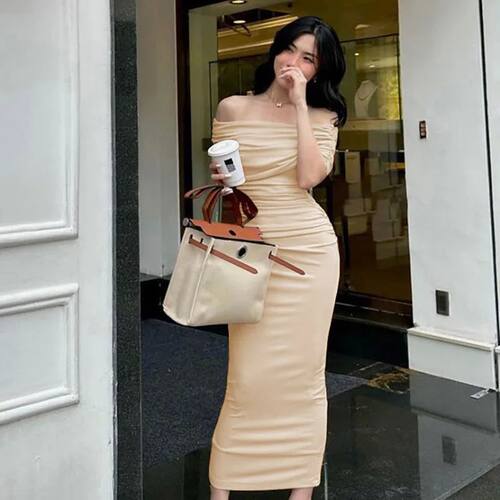 一字肩缩褶开叉修身连衣裙