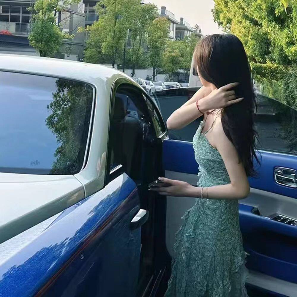 纯欲风抹胸挂脖碎花连衣