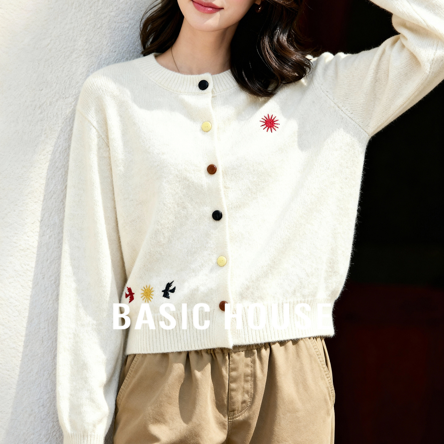 Basic House/百家好刺绣圆领开衫女25秋冬温柔风彩色纽扣宽松上衣