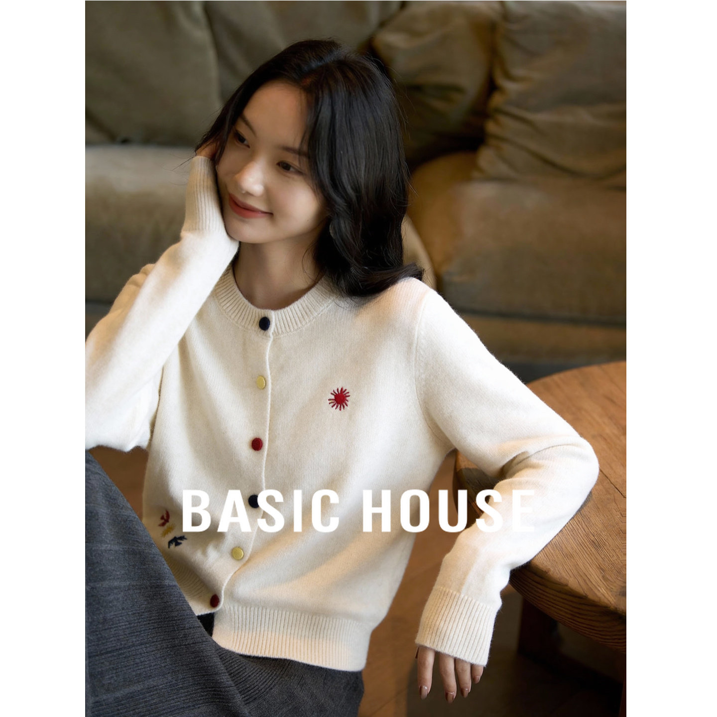 Basic House/百家好米白色彩扣刺绣针织开衫女温柔风圆领毛衣外套,女装/女士精品,毛衣,淘宝优惠券,粉丝福利购,淘宝优惠卷