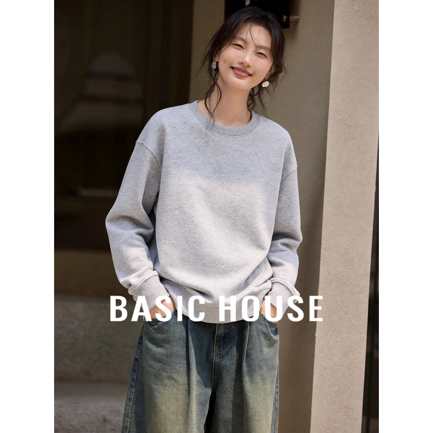 Basic House/百家好简约风纯色长袖套头卫衣女春宽松圆领内搭上衣