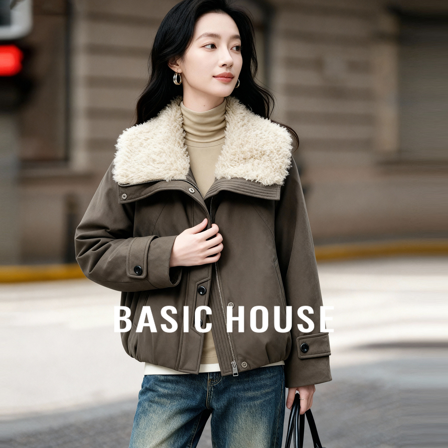 Basic House/百家好时尚翻领短款羽绒女冬季气质H型简约保暖外套