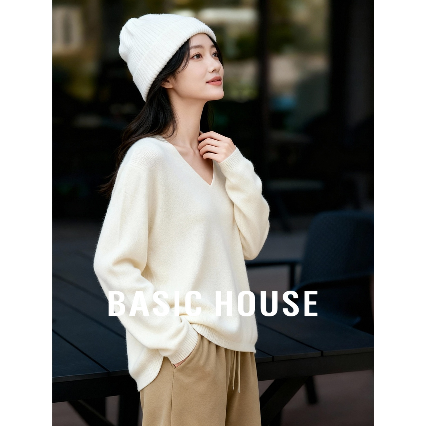 百家好白色V领绵羊毛针织打底衫上衣女冬季新款宽松慵懒气质毛衣