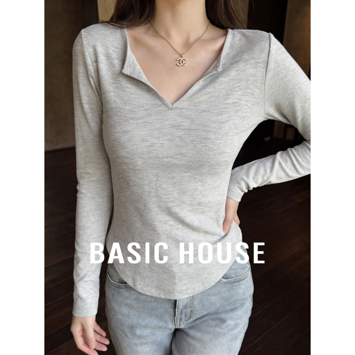 百家好慵懒风V领长袖T恤女春季新款宽松显瘦弧形下摆纯色打底上衣