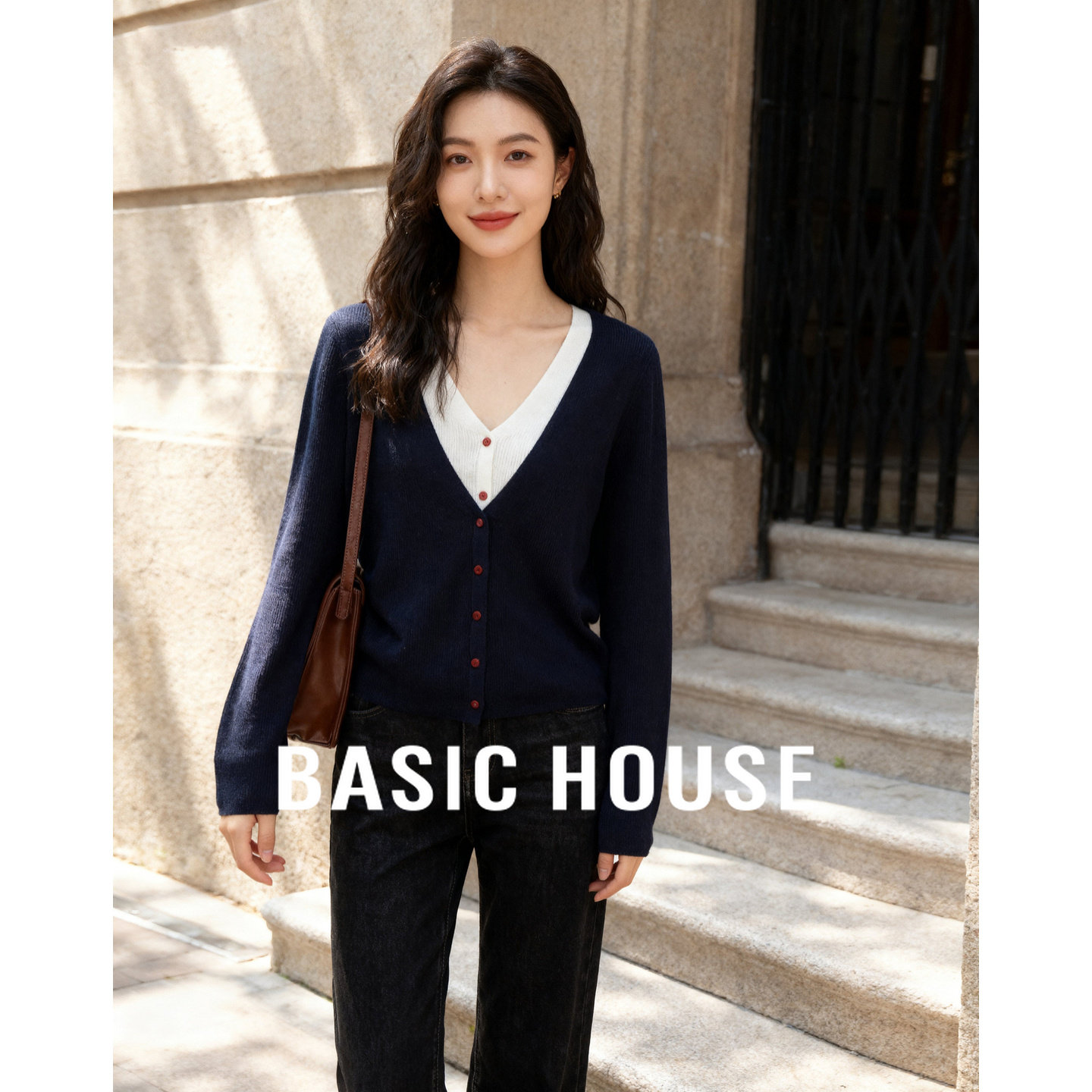 Basic House/百家好绵羊毛假两件针织开衫女秋冬新款V领撞色上衣