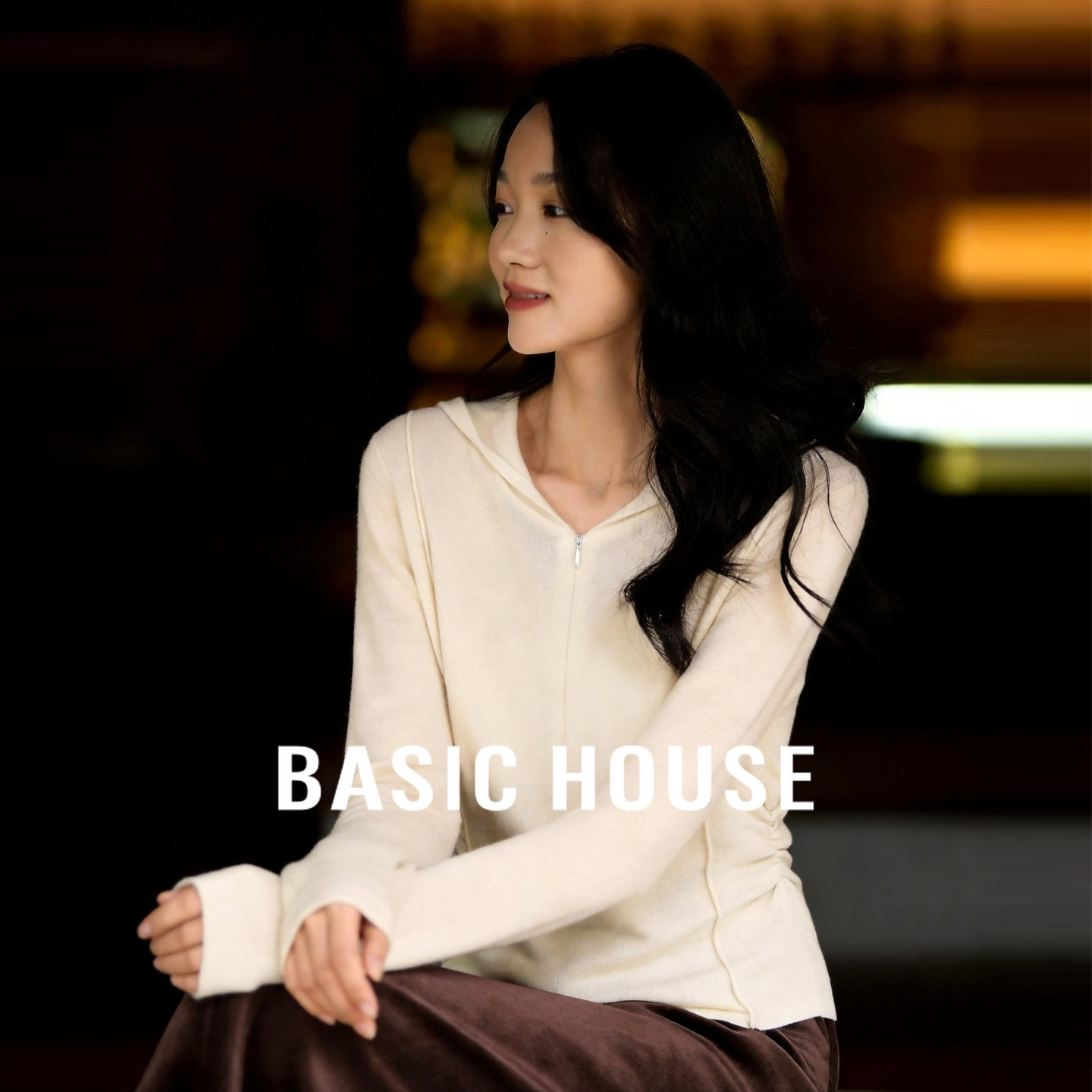 Basic House/百家好米白连帽拉链针织衫女春装收腰短款内搭打底衫