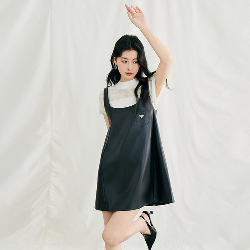 Basic House/百家好黑色休闲百搭连衣裙裙秋冬仿皮面气质感吊带裙