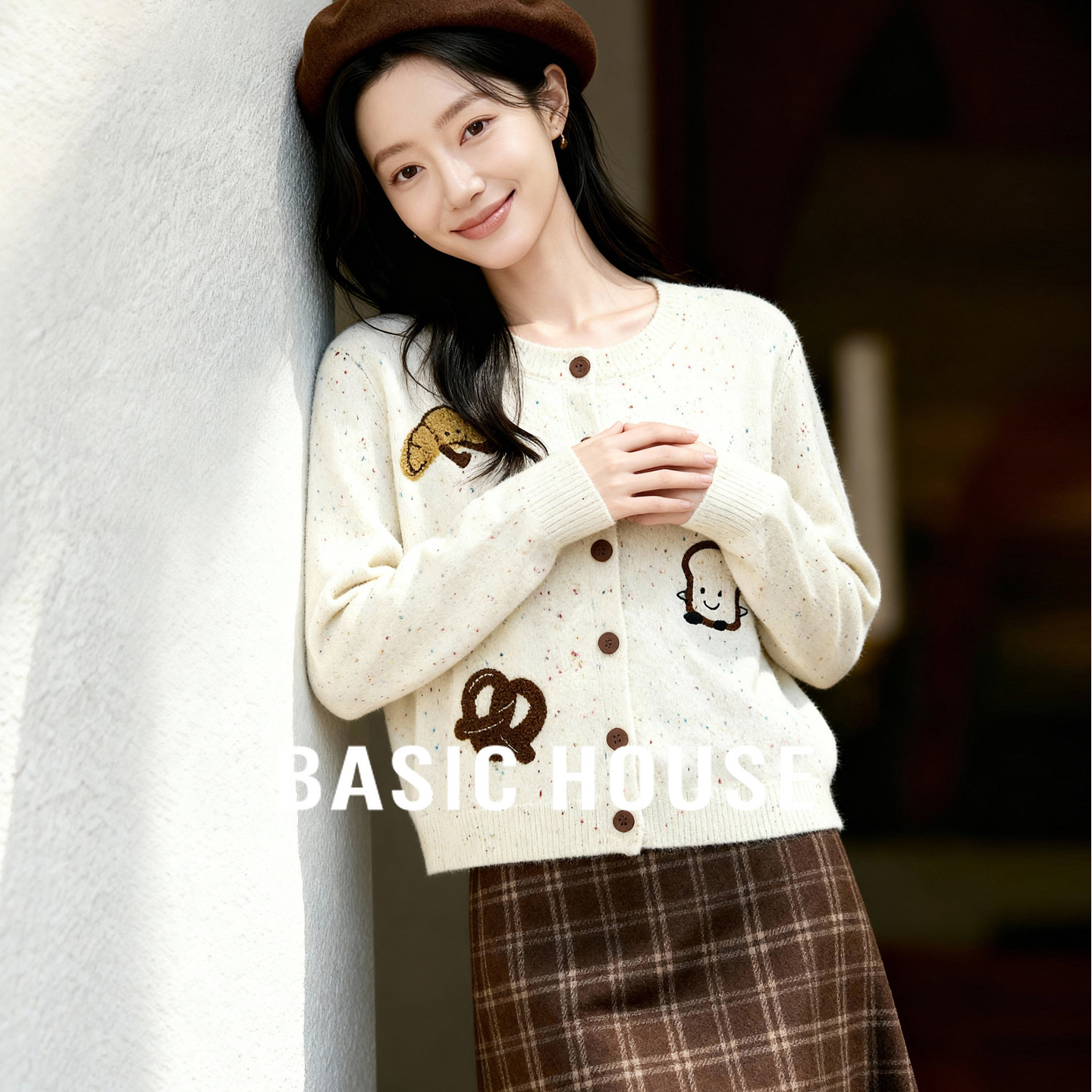 Basic House/百家好点点纱卡通刺绣针织开衫女软糯宽松毛衣外套冬