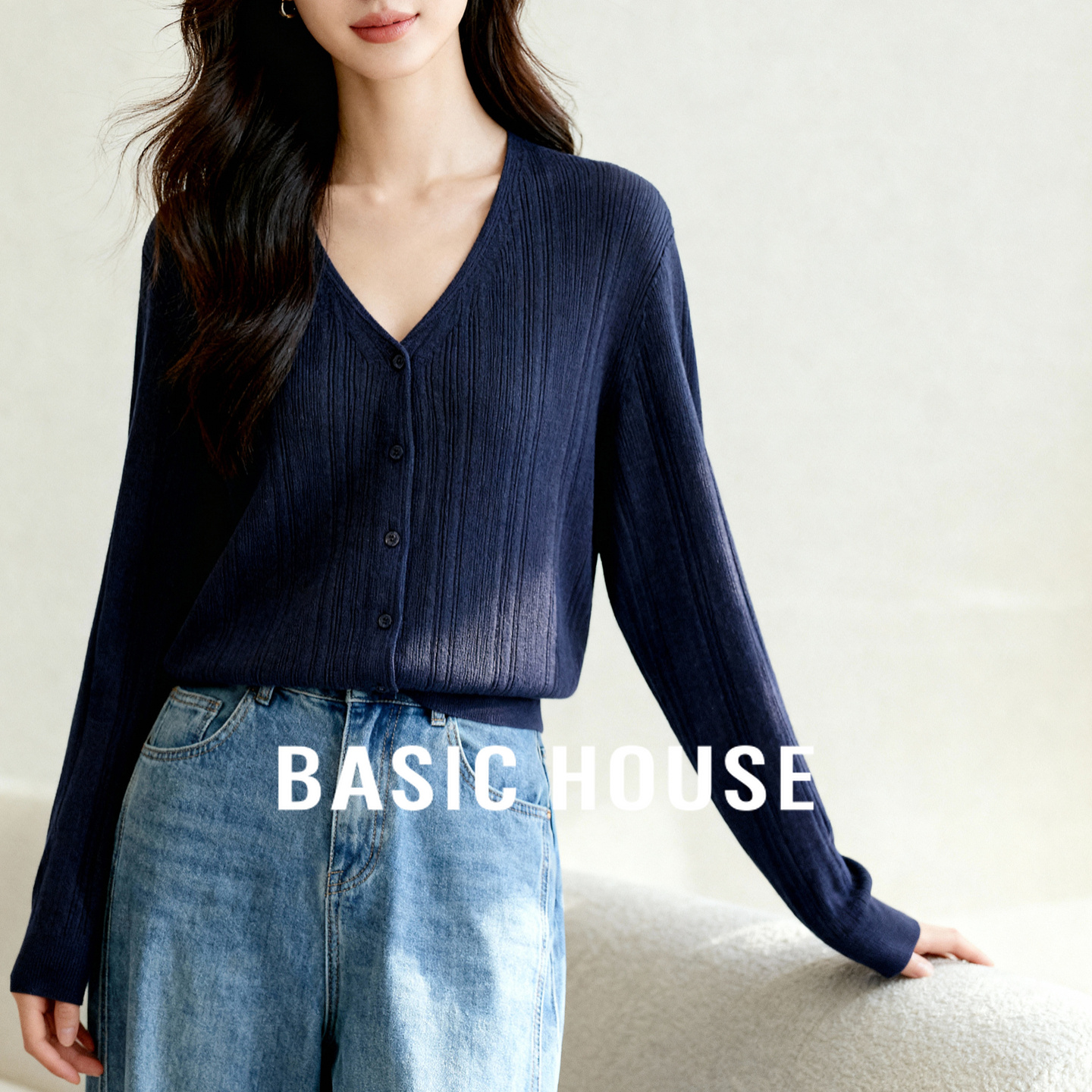 Basic House/百家好简约V领上衣秋冬新款优雅长袖单排扣针织开衫