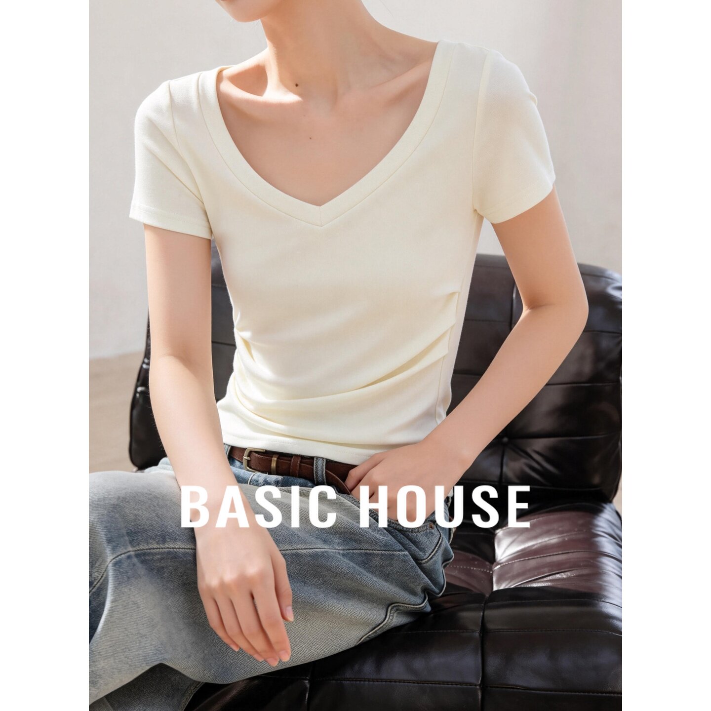 Basic House/百家好V领短袖T恤女夏季收腰褶皱设计感小众显瘦上衣