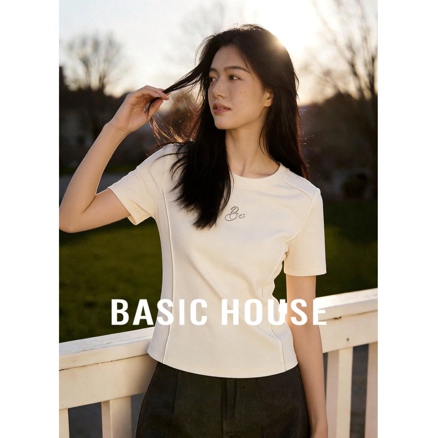Basic House/百家好撞色圆领短袖T恤女2026修身显瘦刺绣正肩上衣