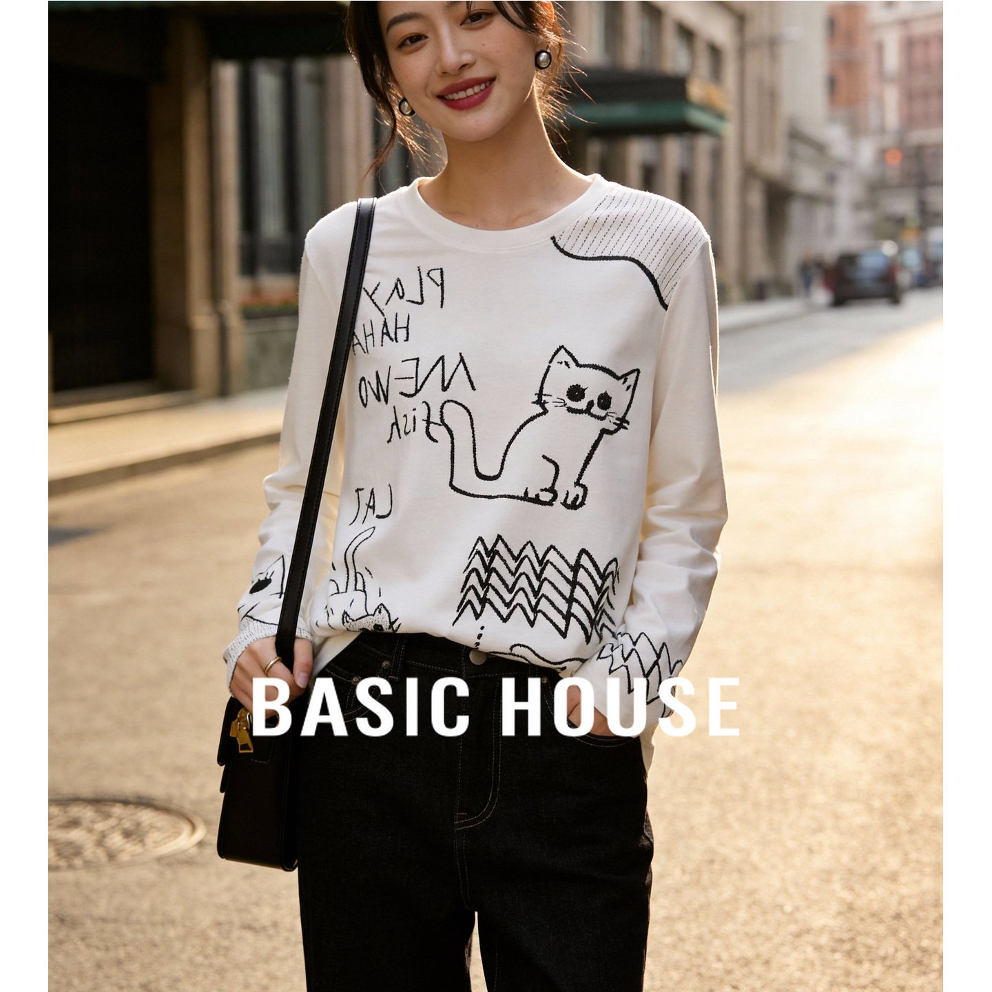 百家好个性猫咪涂鸦圆领长袖T恤女士春季新款设计感长袖宽松上衣