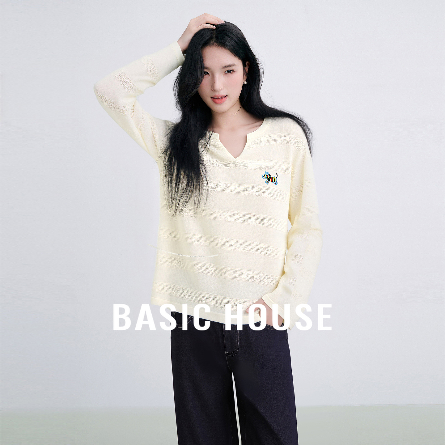 Basic House/百家好亚麻小马刺绣针织衫秋季新款纯色V领套头上衣