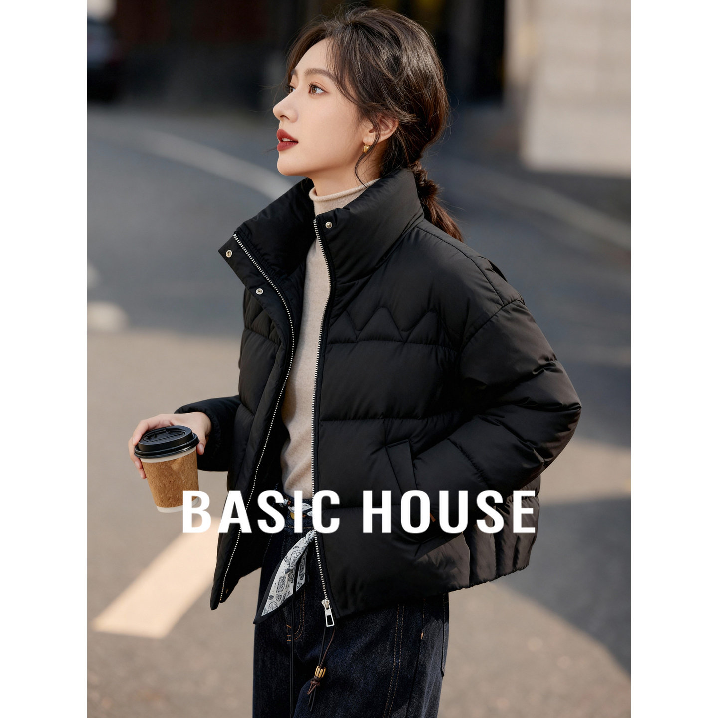 Basic House/百家好新款立领短款羽绒服女时尚休闲通勤风黑色外套