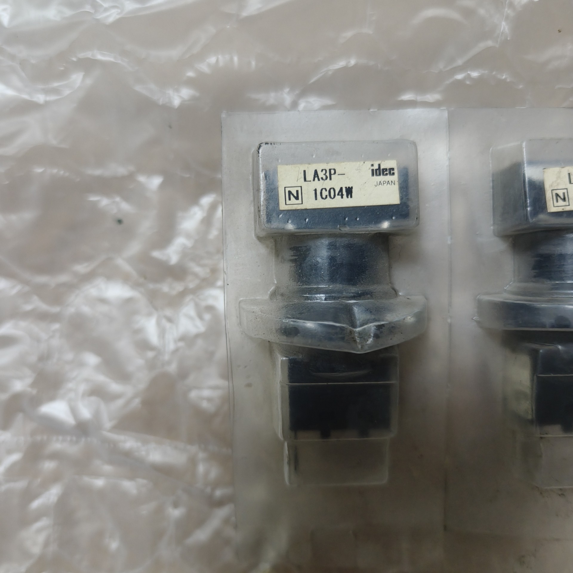 议价议价IDEC和泉平头方形按钮开关LA3P-1C04W