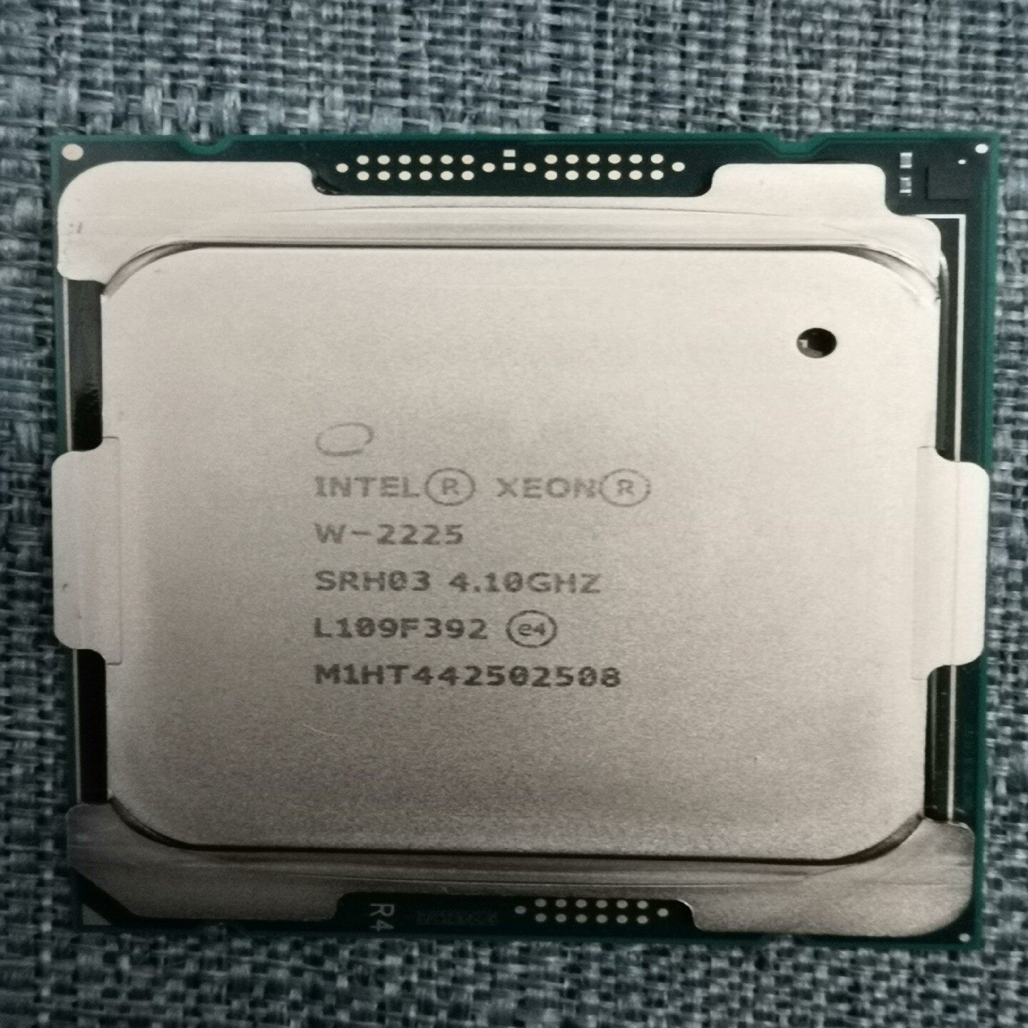 议价Intel处理器CPU型号W-2225CPU至强Xeon W议价