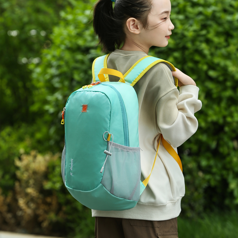 儿童出游轻便背包防水旅行运动户外登山双肩包小学生补课书包15L