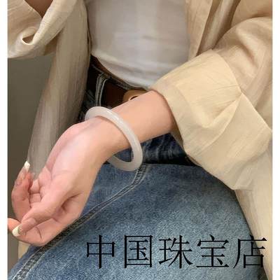 天山翠手镯女新疆冰种飘花圆条玉镯美人条百搭气质送女朋友闺蜜款