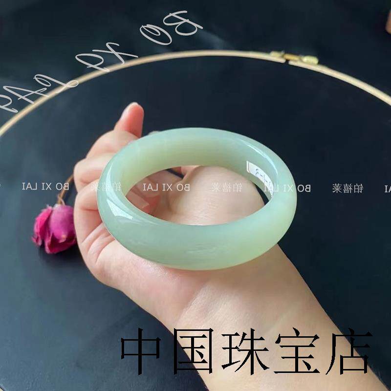 冰晴水玉镯子女款新疆和田玉青白玉手镯宽版轮胎款浅绿色岫玉百搭